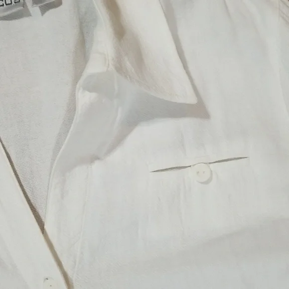 CHICO'S Textured White V-Neck Roll Tab Blouse with Pocket - Picture 4 of 13